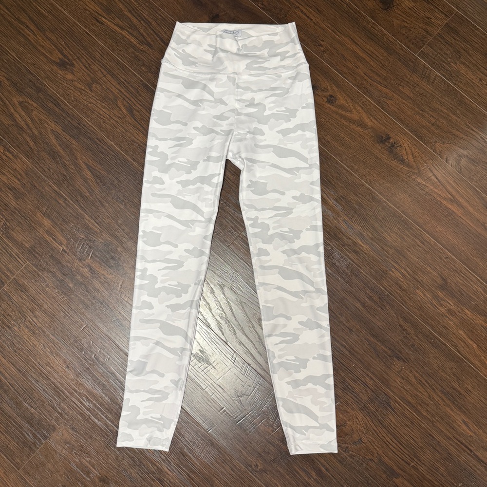 MUD PIE WHITE GRAY CAMOUFLAGE LEGGINGS